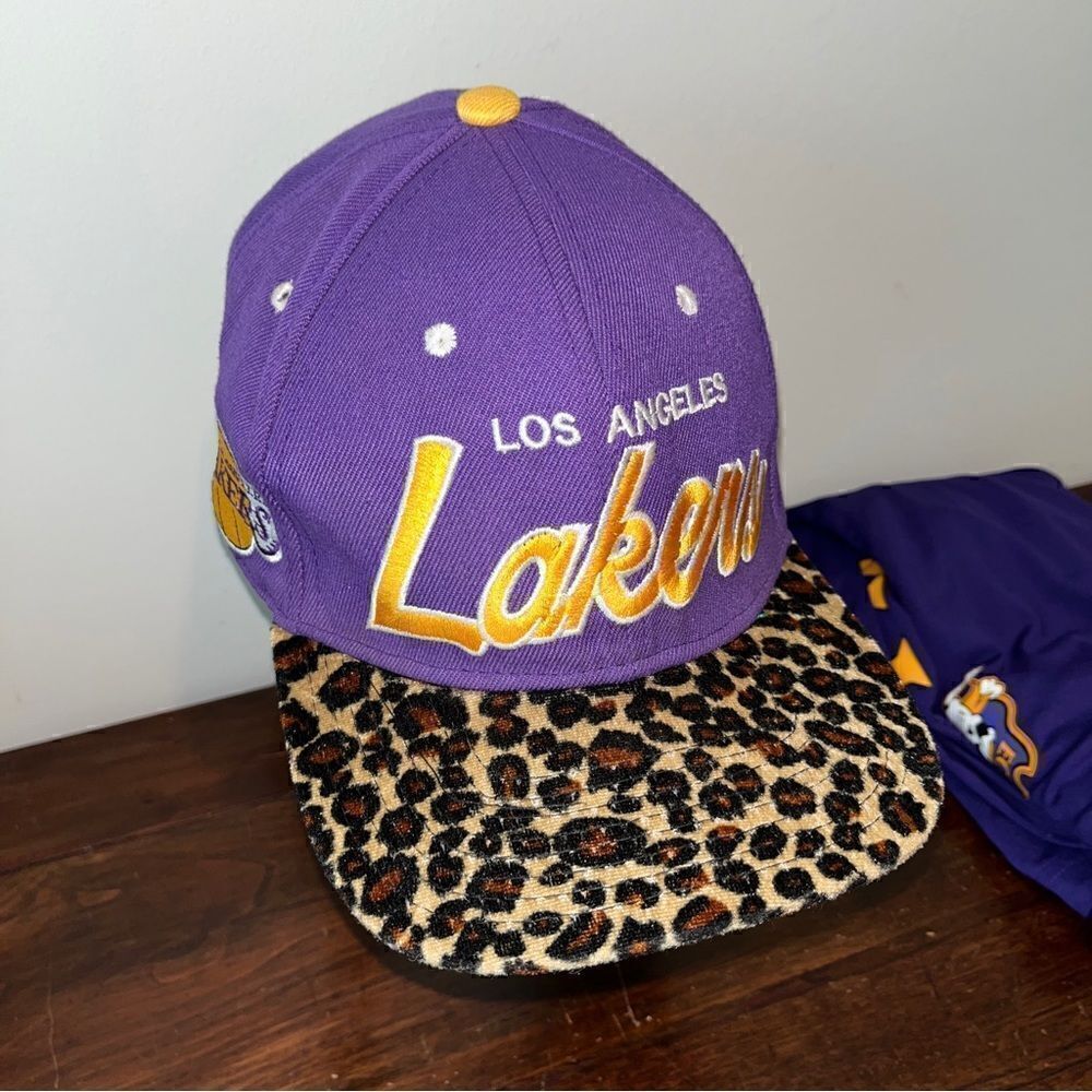 M & N retro vintage killer LA Lakers leopard Bill SnapBack strap hardwood cap